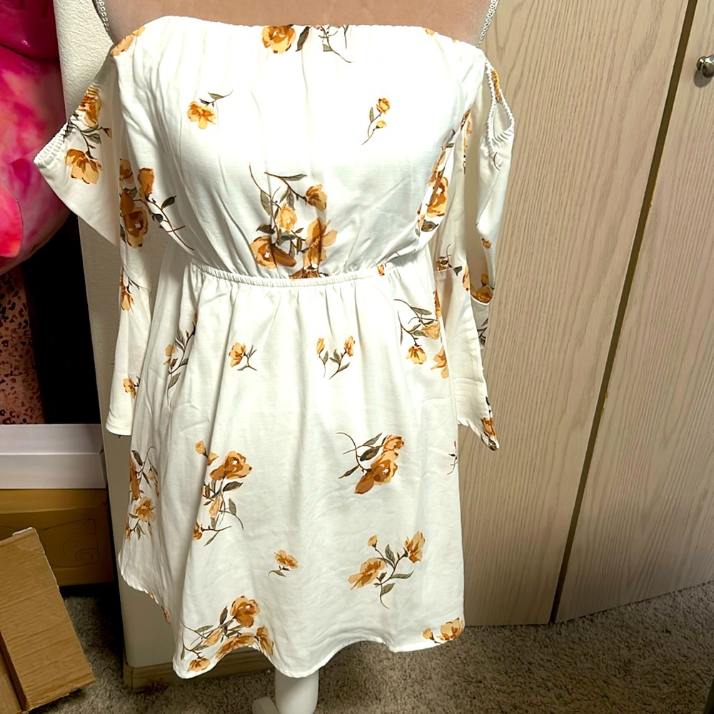 Privy brand  spring floral dress nwt size large